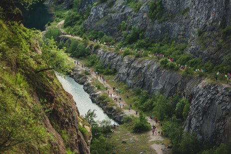 Běhej lesy Karlštejn odhaluje časový program