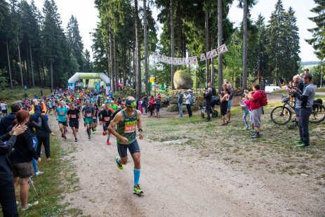 Jizerské hory přivítaly běžce. Bedřichov hostil 5. ročník letní Jizerské 50