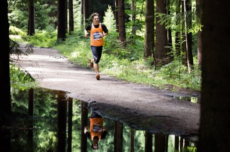 Běhej lesy Jizerská očima vítěze. 23 km je hlavně o zážitku, není se čeho bát